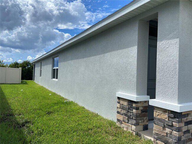 Building Photo - 32354 Weathered Oak Dr