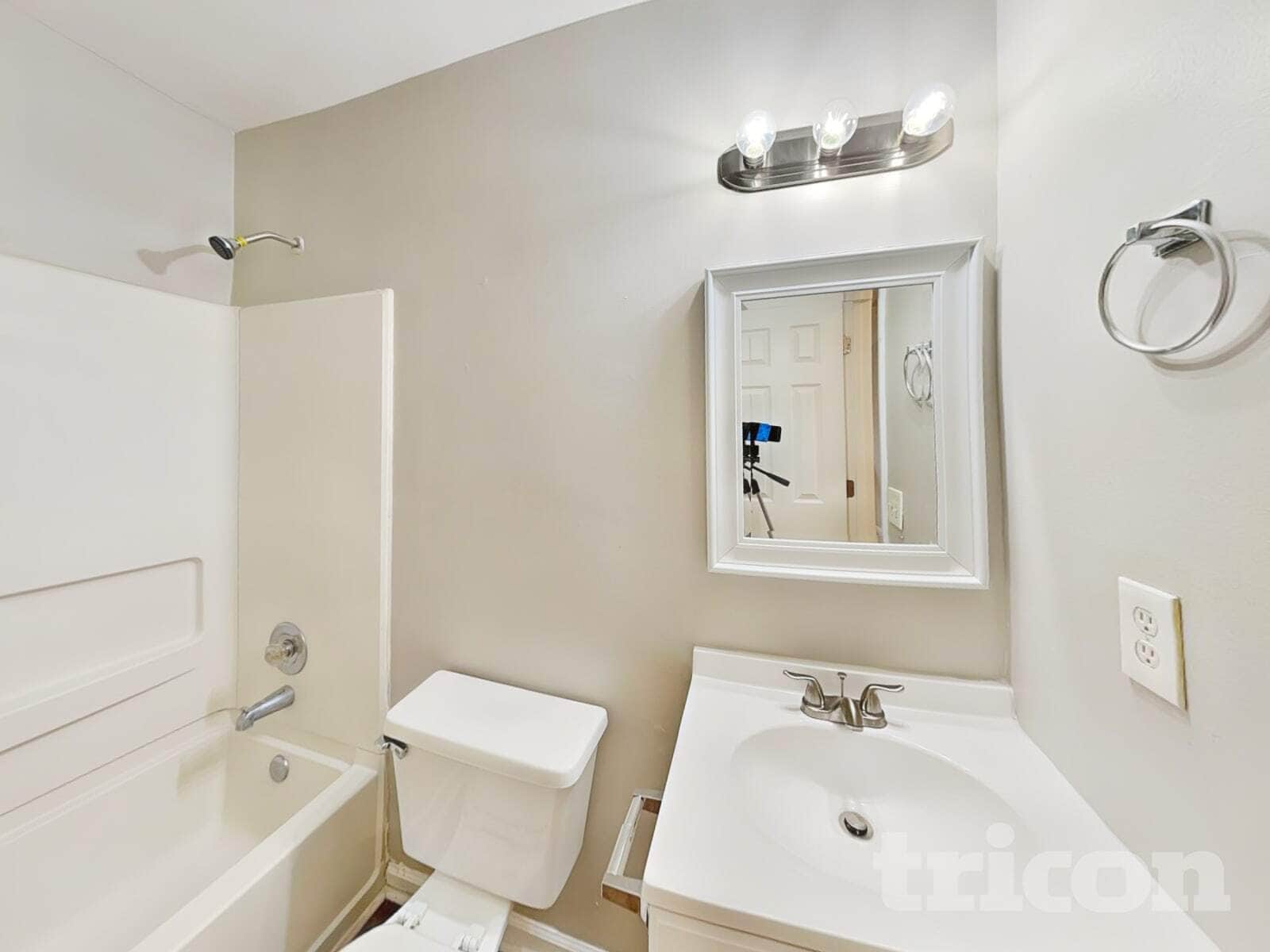 Building Photo - 2198 Colony Dr