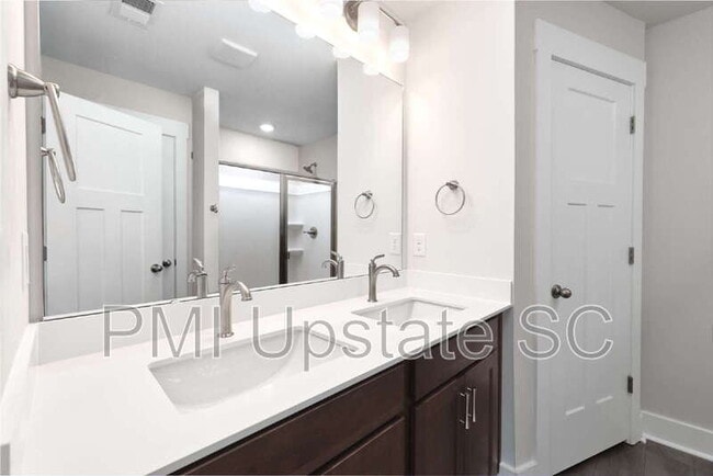 Building Photo - 214 Cali Wy