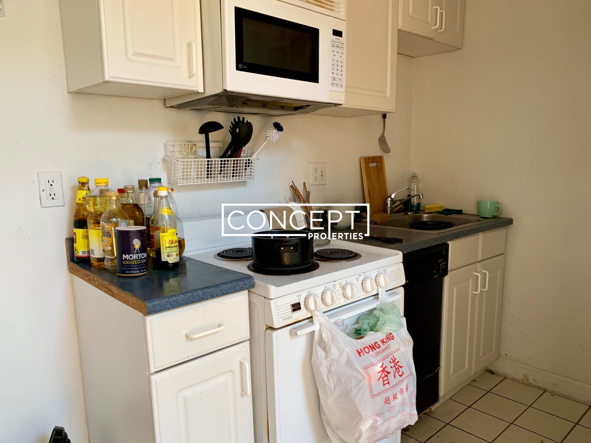 Building Photo - 10 Shepard St