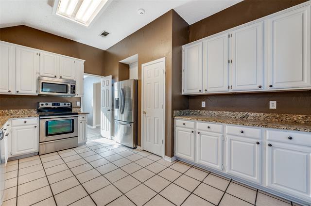 Building Photo - 10610 Huntington Rd