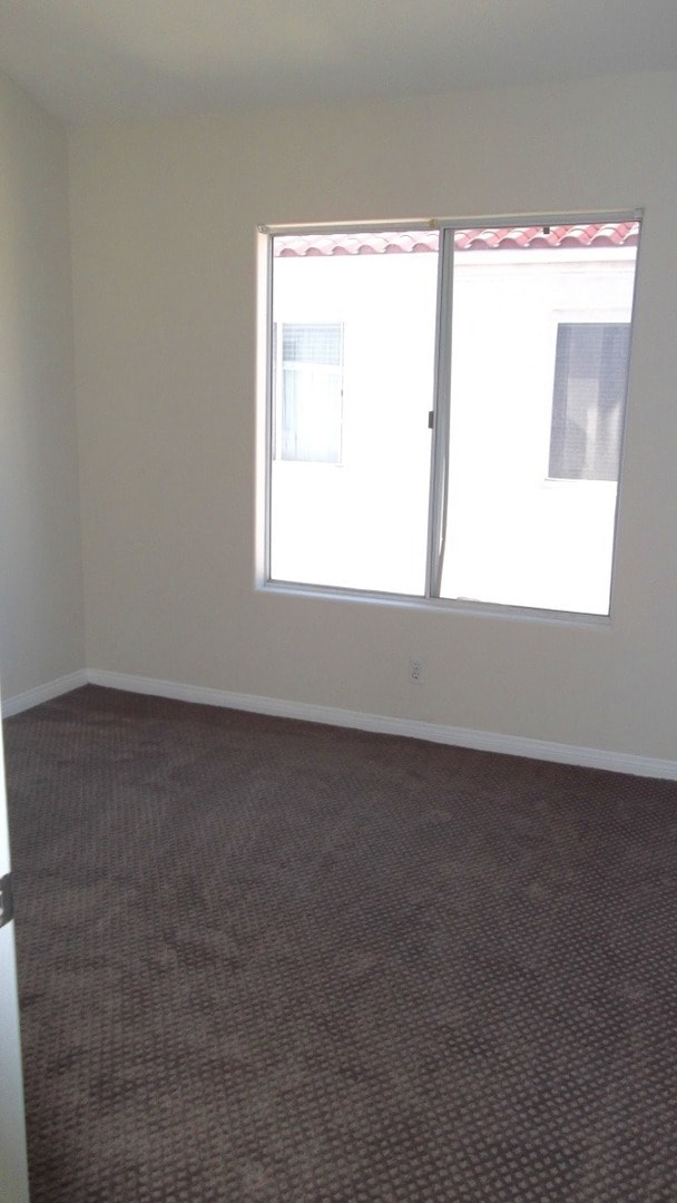 Building Photo - Stunning Updated & Spacious 3-Level Townho...