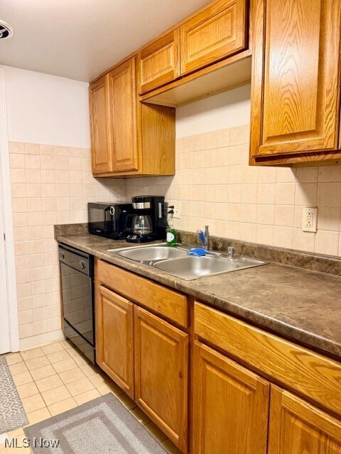 Building Photo - 6930 Carriage Hill Dr