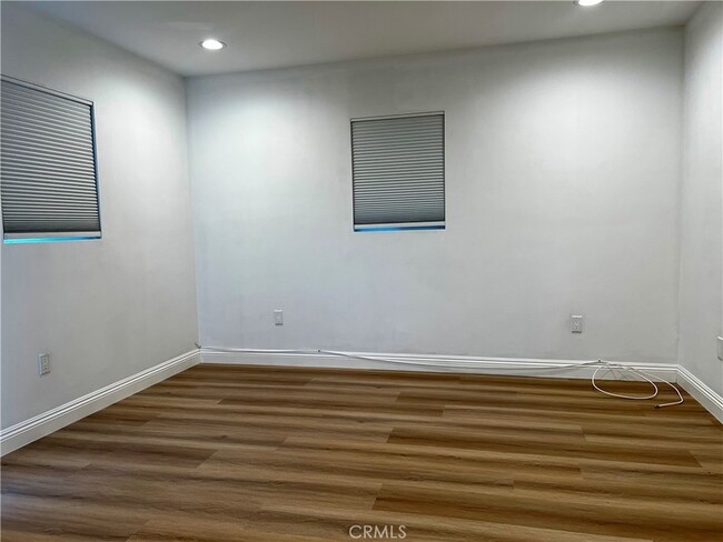 Building Photo - 4921 Persimmon Ave