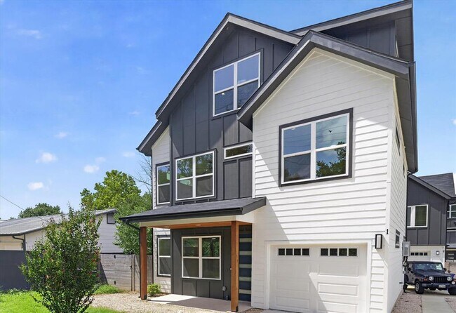 Building Photo - 5305 Ledesma Rd