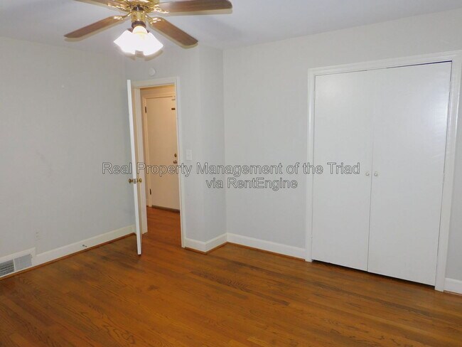 Building Photo - 715 S Hawthorne Rd