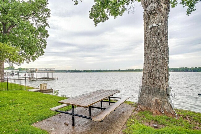 Building Photo - 390 Driftwood Ct
