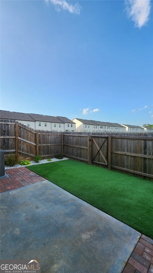 Building Photo - 300 Auburn Valley Wy