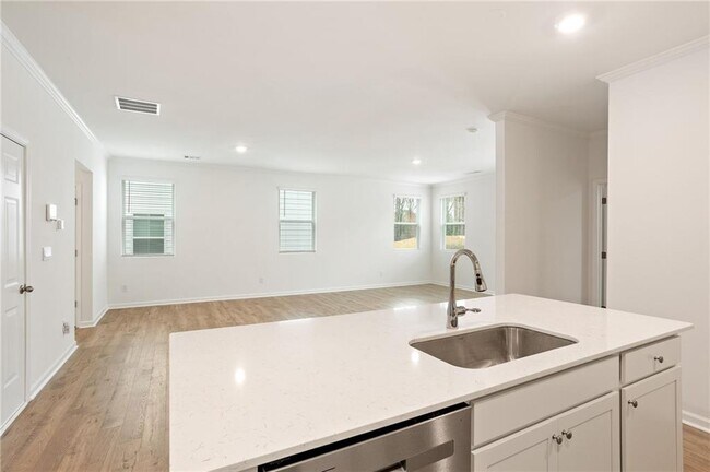 Building Photo - 6072 Knickerbocker St