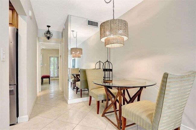 Building Photo - 3215 SE 10th St