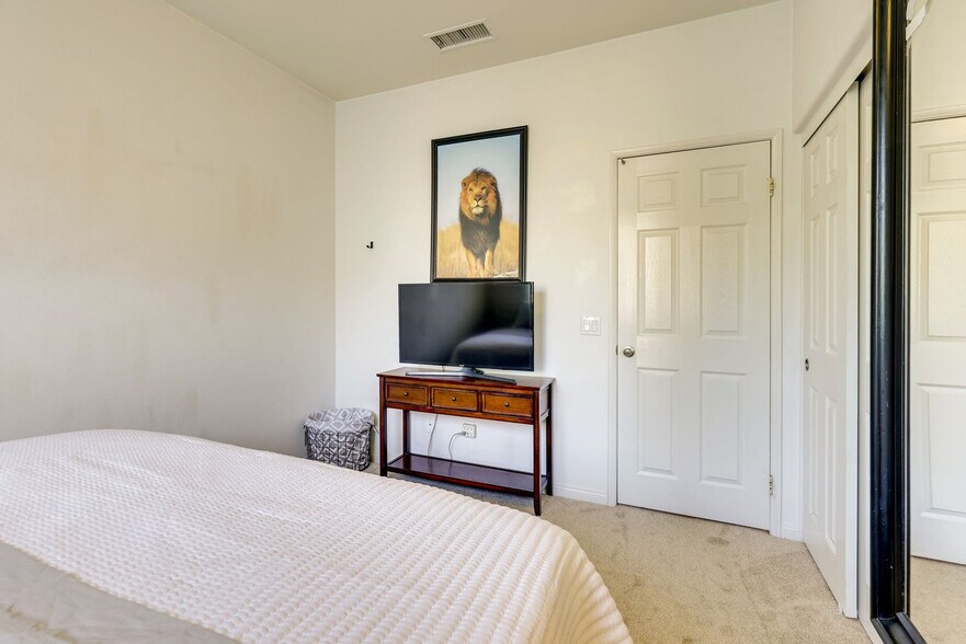 Building Photo - 5086 Cascade Way