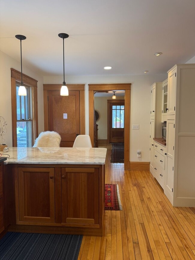 Building Photo - 3 bedroom, 2.5 bath home walking distance to Dartmouth College