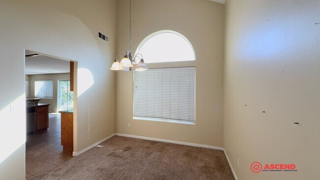 Building Photo - Amazing 5 Bedroom Home In Southwest!