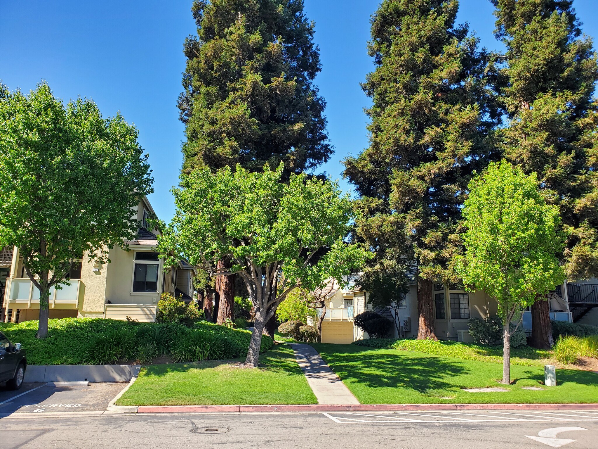 Building Photo - 2072 Fostoria Cir