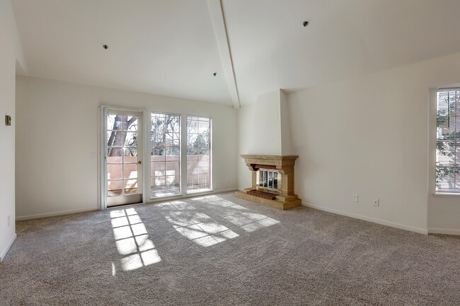 Building Photo - 10252 Danube Dr