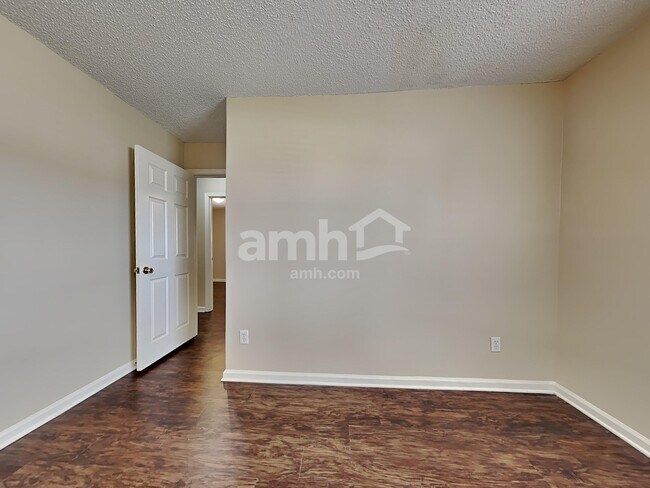 Building Photo - 530 Fallen Timbers Dr