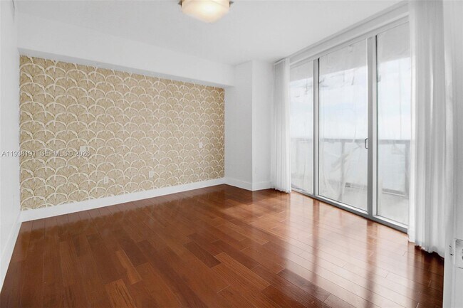 Building Photo - 495 Brickell Ave