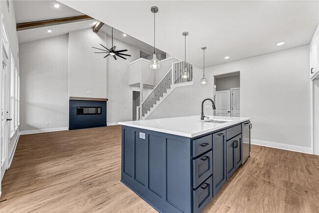 Building Photo - 1841 Utopia St