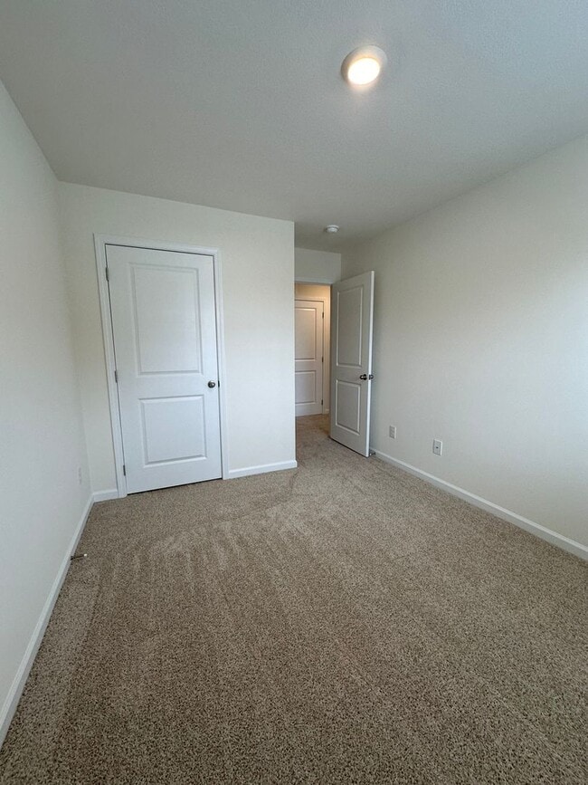 Building Photo - 3 Bedroom / 2.5 Bath Townhome Kingsport, TN