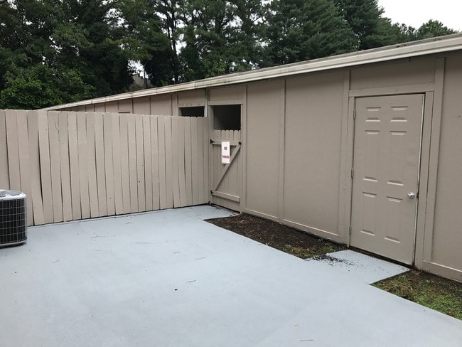 Building Photo - 330 Winding River Dr