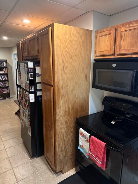 Full Size Applicances - 2761 Cocklebur Rd