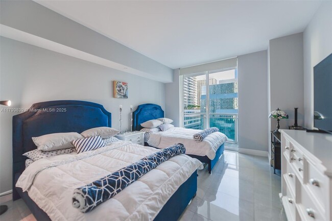 Building Photo - 951 Brickell Ave