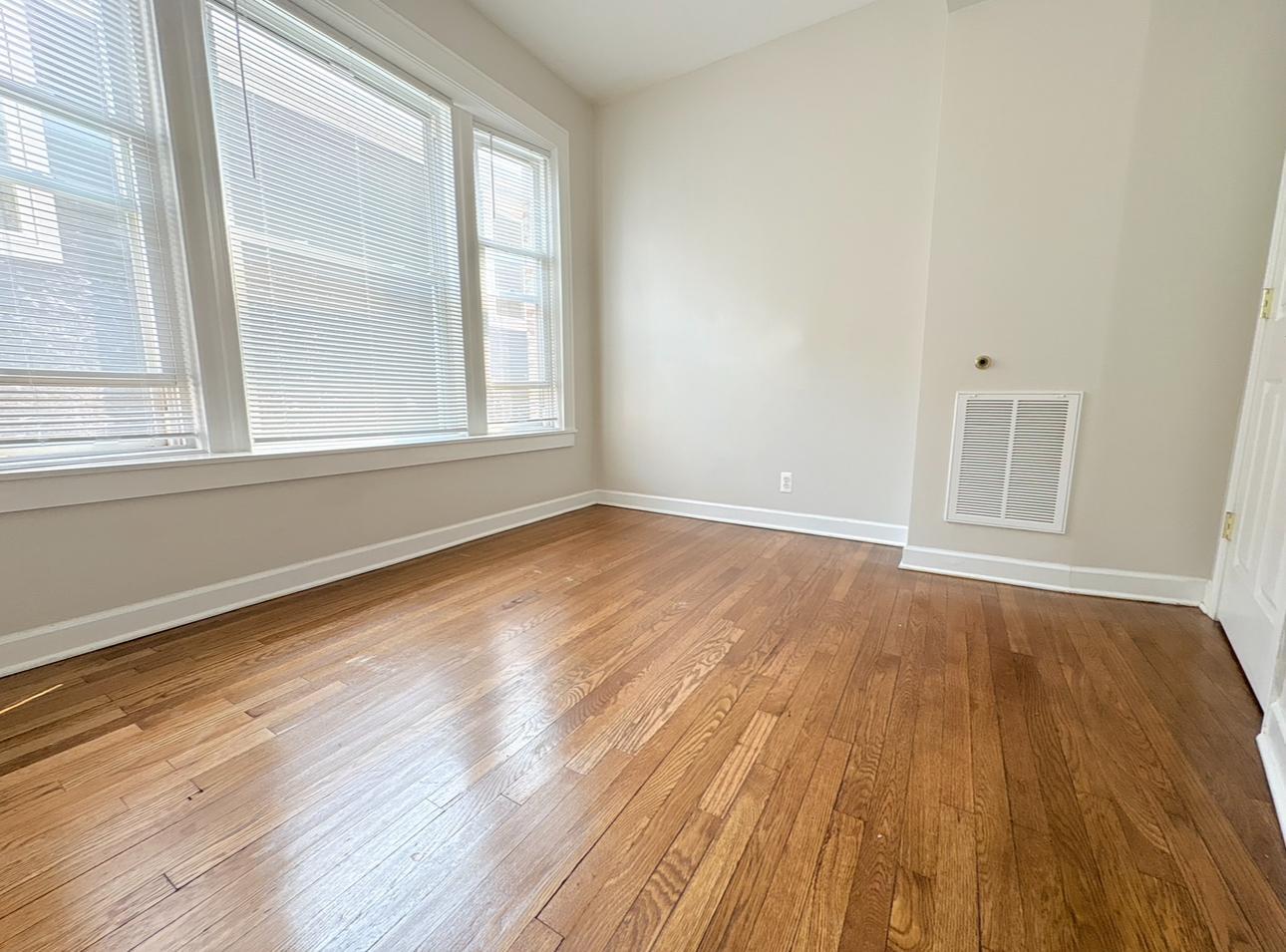 Building Photo - 4013 S Calumet Ave