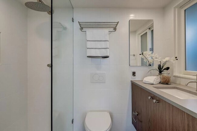 Building Photo - 240 Redwood Highway Frontage Rd