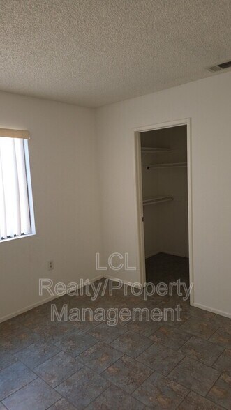 Building Photo - 26661 Braddock Rd