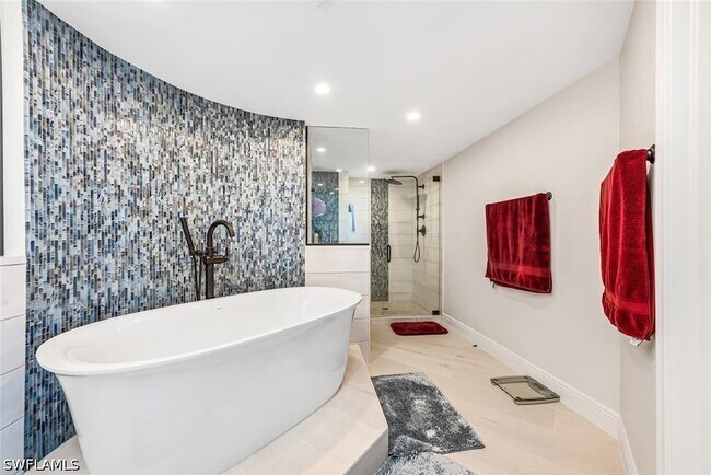 Building Photo - 4401 Gulf Shore Blvd N