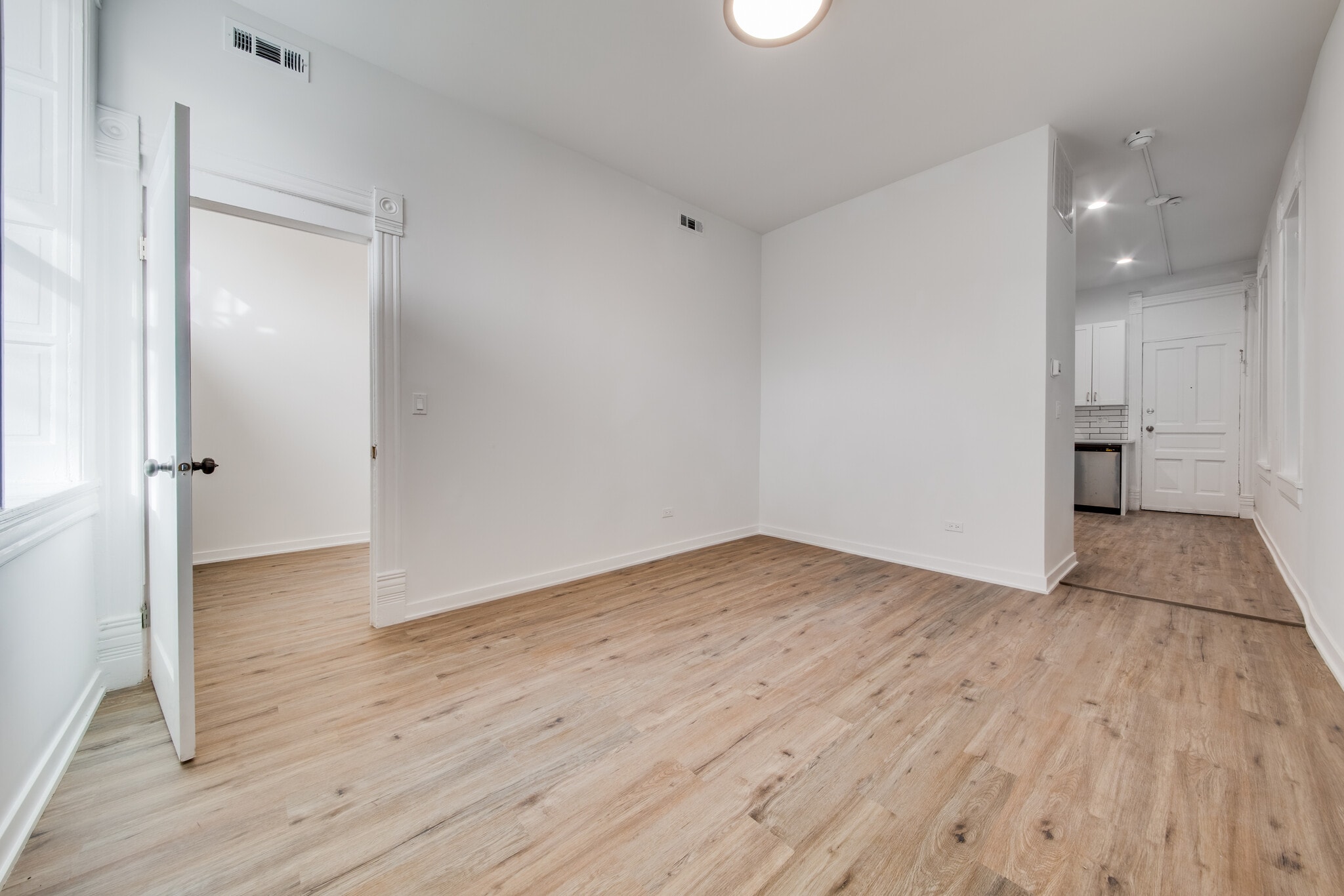 Building Photo - 2029 N Damen Ave