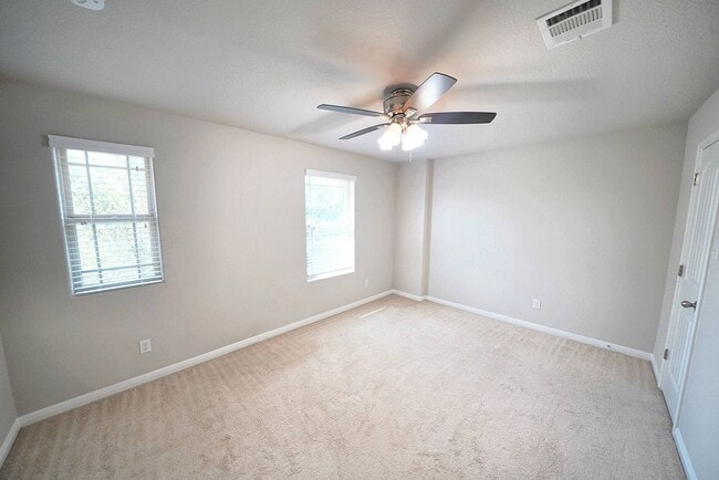 Building Photo - Beautiful Rental in Converse! Realtor Comm...