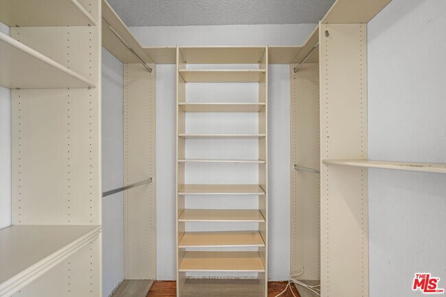 Building Photo - 6609 Whitley Terrace
