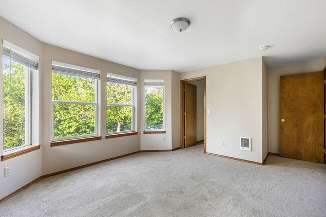 Building Photo - 17450 SE 82nd Dr