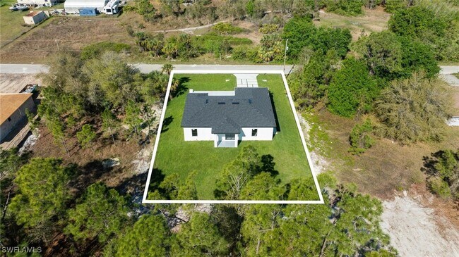 Building Photo - 567 Flamingo Ave S