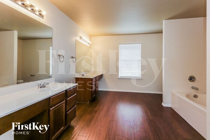 Building Photo - 10636 Winding Passage Way