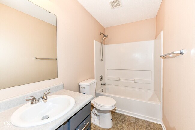 Building Photo - 1155 Redwood Dr