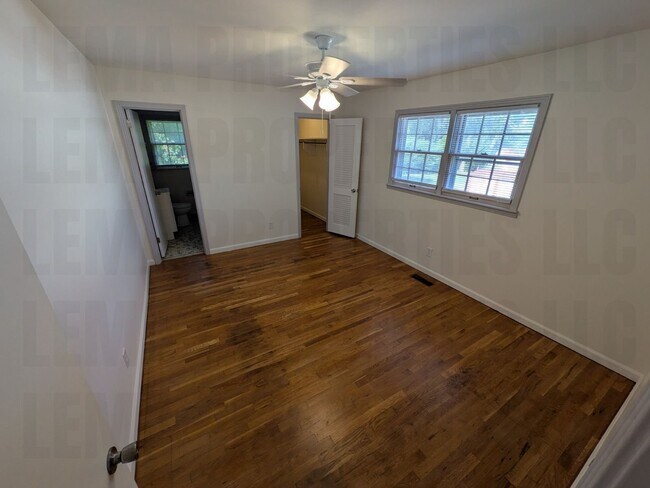 Building Photo - 4612 Daugette Dr NW