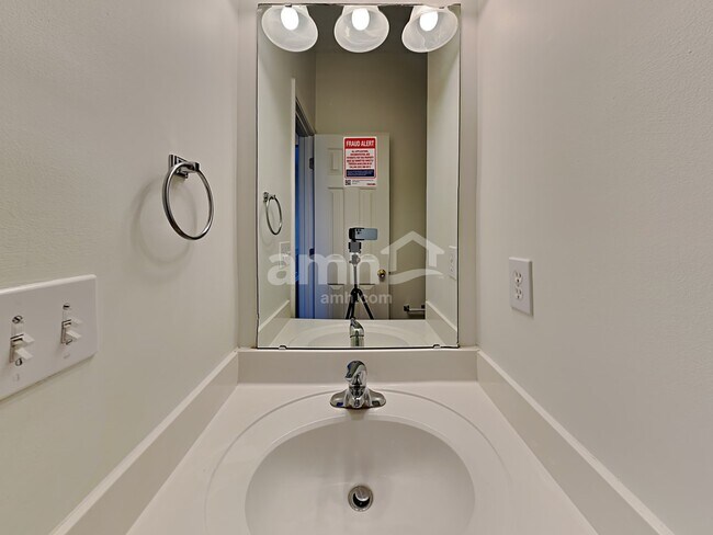 Building Photo - 8 Red Jonathan Ct