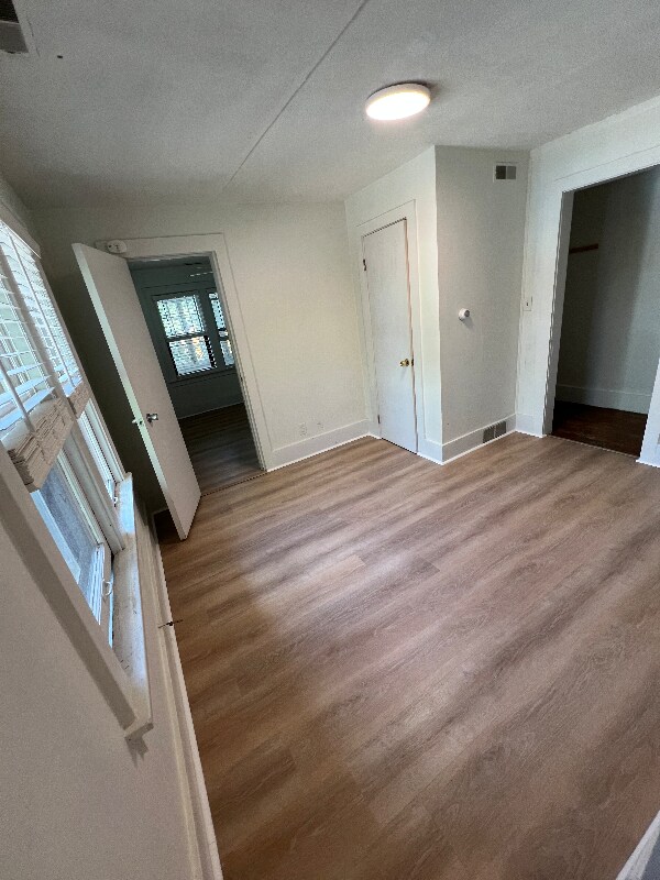 Building Photo - 420 Davis St