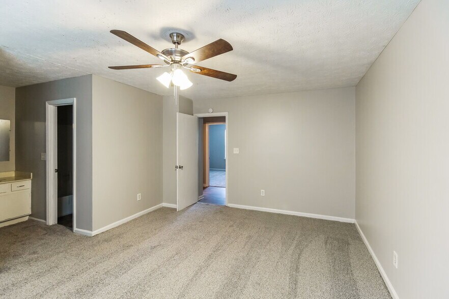 Building Photo - 5292 Kinsdale Ln