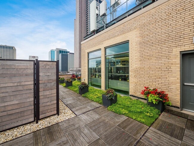 Building Photo - 51 N High St