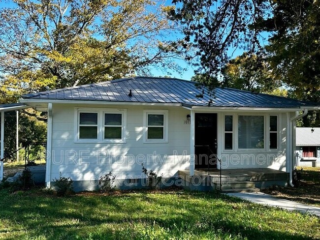 Building Photo - 1013 Eleanor Dr