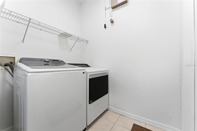 Building Photo - 4932 Olde Kerry Dr