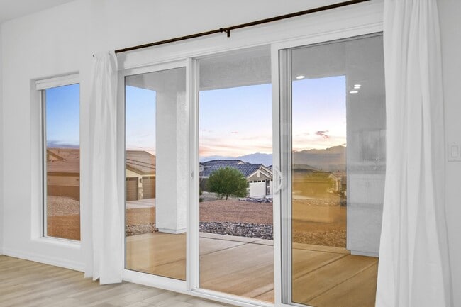 Building Photo - Beautiful Contemporary home with panoramic views! Community pool and club house use included.