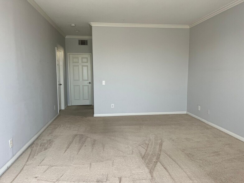 Building Photo - 6645 W 86th Pl