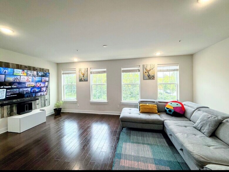 Building Photo - 119 Livingston Ln