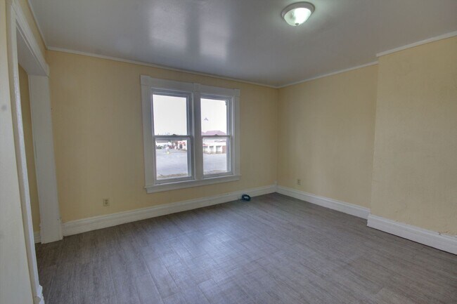 Building Photo - SL SNSROC02