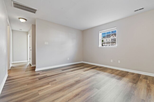 Building Photo - Renovated Split-Level Home in Hope Valley Farms