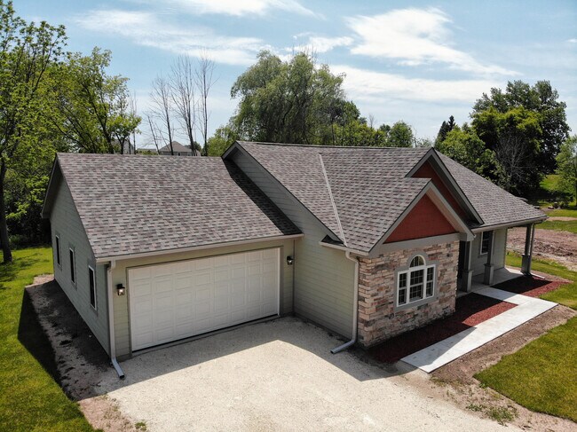 Building Photo - 1255 Westwood Dr